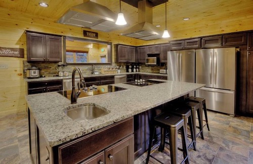 Gatlinburg Cabin | Gatlinburg - The Gatlinburg Lodge - 20 Bdrms.