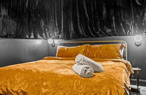 Cherokee Triangle House | Gatsby Glam 3BR Speakeasy Retreat in Louisville