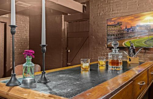 Cherokee Triangle House | Gatsby Glam 3BR Speakeasy Retreat in Louisville