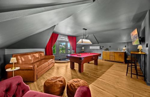 Cherokee Triangle House | Gatsby House Luxe 3BR Game Room Hot Tub
