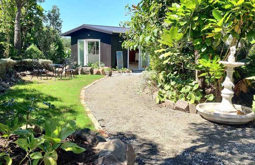 Tuateawa House | Gaze over the Pacific OceannListen to the birds. relax