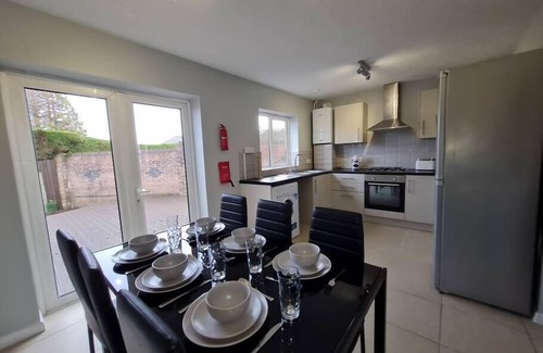 Merthyr Tydfil House | 3 Bed house with Garage Nr BPW & Brecon Beacons