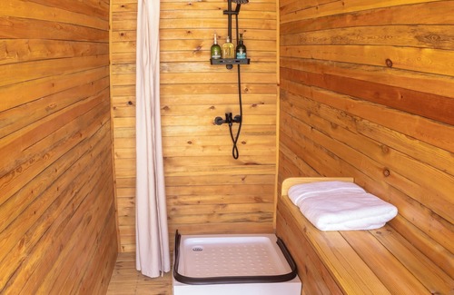 Plain Blue Banner Hotel | Gegeen Noor Nomad Camp