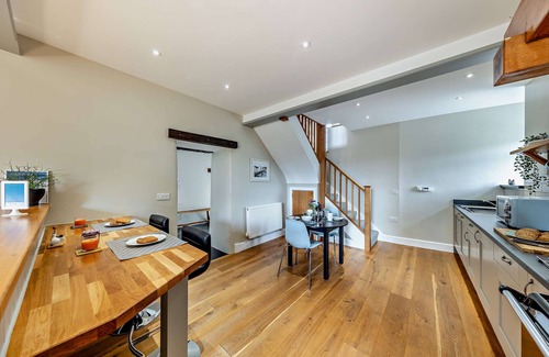 Dyffryn Ardudwy House | Gegin-Gefn - One Bedroom House, Sleeps 2