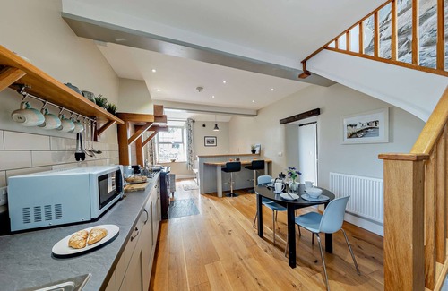 Dyffryn Ardudwy House | Gegin-Gefn - One Bedroom House, Sleeps 2