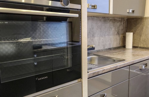 Luenen Apartment | Geli Homes L1 - 2x Kingsize Bett, 1 bis 4 Pers, Parkplatz, TV, Wifi, Kaffee, Tee