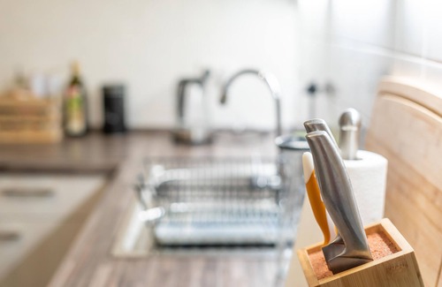 Sudenburg Apartment | Gemütliche 2-R Wohnung - Netflix & Küche - Zentral