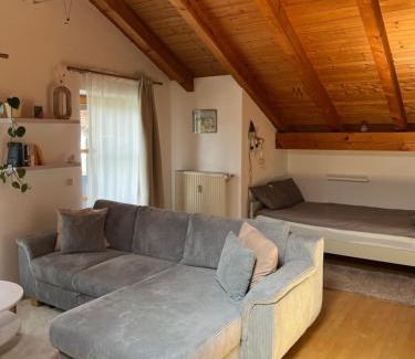Ainring Apartment | Gemütliche Dachgeschosswohnung mit Balkon