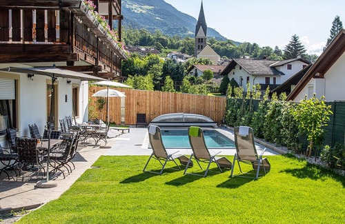 Vezzano Apartment | Gemütliche Ferienwohnung mit Grossem Sonnenbalkon und Geheiztem Schwimmbad,