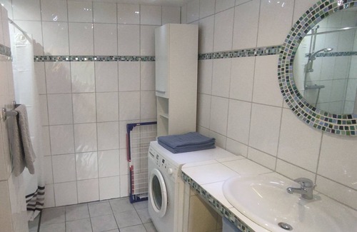 Rees Apartment | Gemütliche Kleine Ferienwohnung auf Alter Hofanlage mit Terrasse und Gartenblick