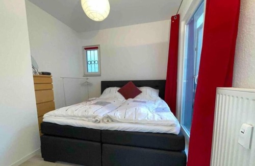 Rheinhausen House | Gemütliches Bungalow, Kontakloser Check-in, Zentral