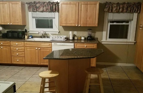 Cleveland Heights Apartment | Gem Stone Villa 2-Less than 15 min to CWRU/Cleveland Clinic!