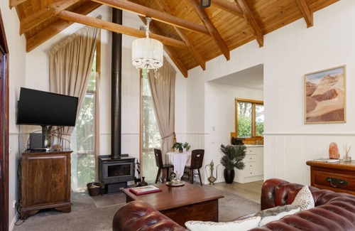 Gembrook Cottage | Gembrook Cottages - The Harem with Spa Bath and Wood Fire