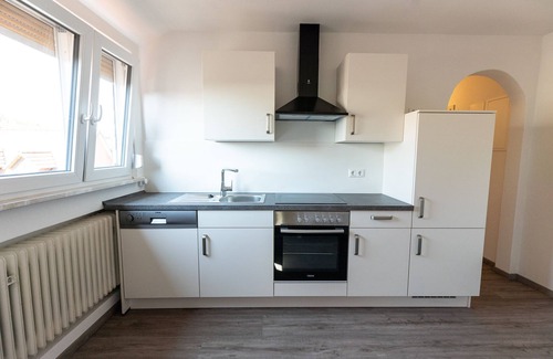 Hollfeld House | Gemeinschaftunterkunft 2 - Zi. 8 - EZ mit Großem Bett - Gasthof Schrenker