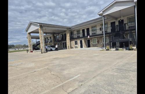 Chickamauga Hotel | General Bragg Inn & Suites By OYO Chickamauga
