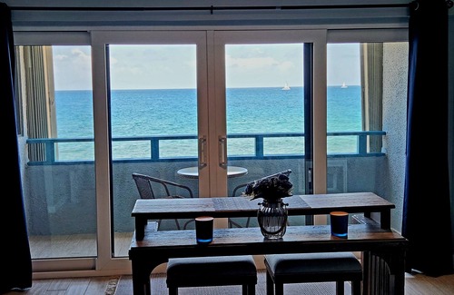 Bolongo Bay Condo | GENERATOR! Ocean-Front Siren's Point - Next to Pool!