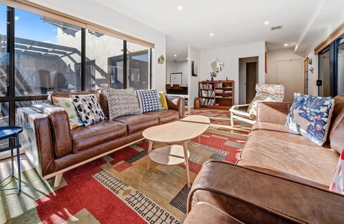 Watson House | Generous 2-Bed Townhouse near Showground