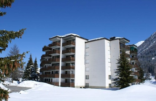 Davos-Dorf Apartment | Generous app. for 1- 4 people with balcony, swimming pool and sauna, Davos-Dorf