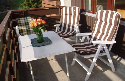 Davos-Dorf Apartment | Generous app. for 1- 4 people with balcony, swimming pool and sauna, Davos-Dorf