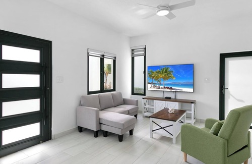 Cove Bay Hotel | Genesis Residences nMeads Bay 2 - Upstairs Unit