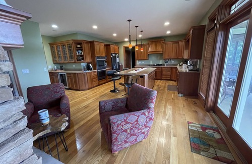 Geneva House | Geneva IL close to LIV GOLF Rich Harvest Gorgeous 4 bed home