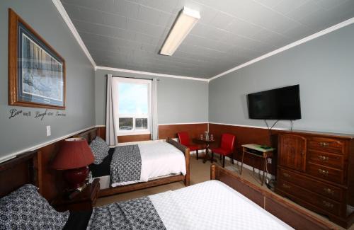 Terra Nova Hotel | Genevieve Bay Inn