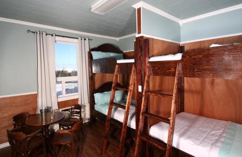 Terra Nova Hotel | Genevieve Bay Inn