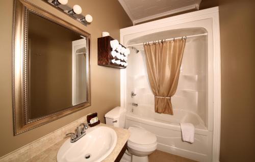 Terra Nova Hotel | Genevieve Bay Inn