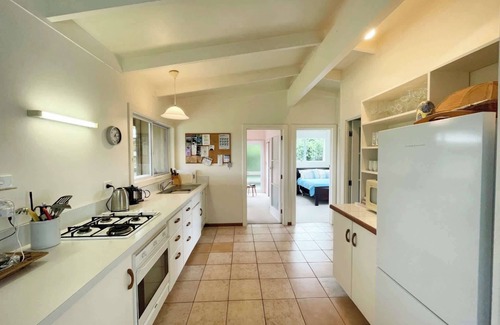 Surfdale House | Genuine Kiwi Bach | Stay Waiheke