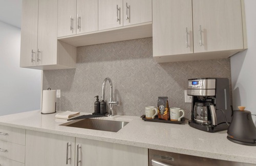 Deer Valley Apartment | GenX inspired Luxury Pioche Village Studio near Deer Valley East Village, Hot Tub