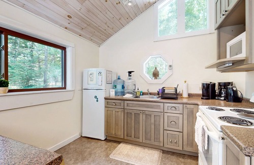 Boothbay House | Geodesic Dome w/Riverfront Deck, Lovely Views, & High-Speed WiFi - Dogs Welcome