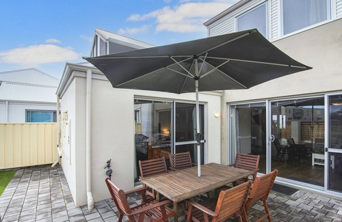 Geographe House | Geographe Marina Retreat- WIFI, Bikes and Kayaks