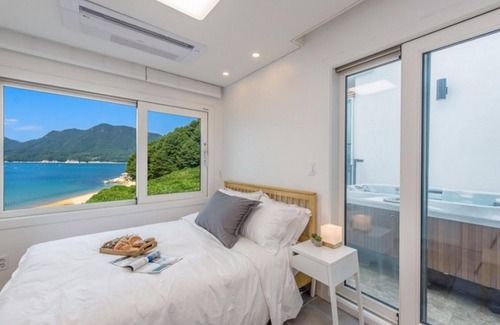 Irun-myeon House | Geojedo Blue Hill Pension