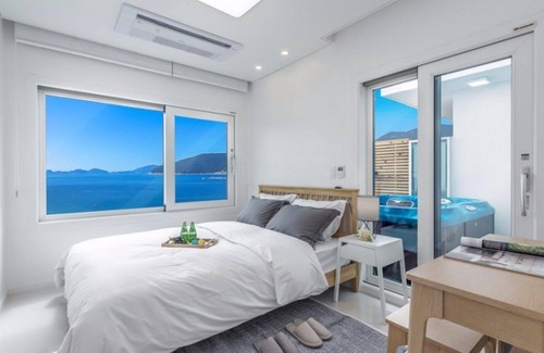 Irun-myeon House | Geojedo Blue Hill Pension