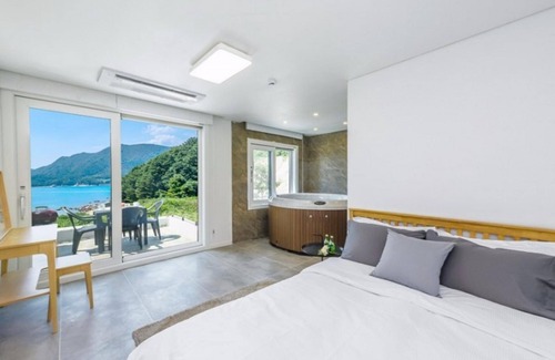 Irun-myeon House | Geojedo Blue Hill Pension