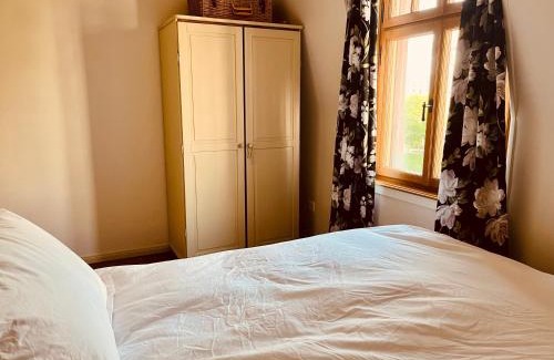 Gundeldingen House | Georgian Guest Rooms
