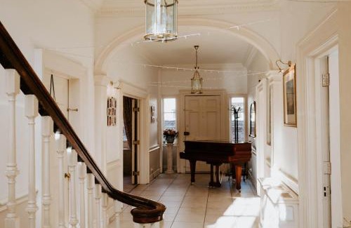 Chichester House | Georgian House - Great for Groups & Celebrations! Located in Central Chichester with Parking - Chichester Holiday Properties