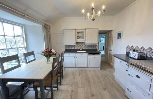 Chysauster Apartment | Georgian Penthouse - Private terrace & parking