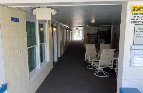 Savannah Beach Hotel | Georgianne Suite Five