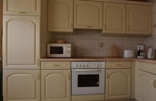 Kroepelin Apartment | Geräumige Ferienwohnung mit Garten in Brusow