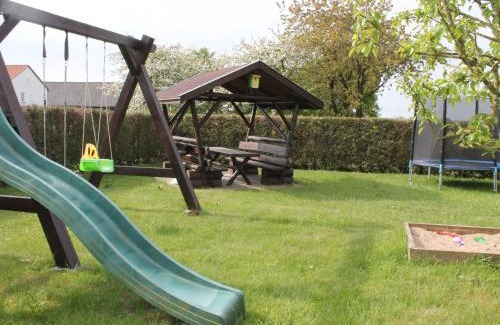 Kroepelin Apartment | Geräumige Ferienwohnung mit Garten in Brusow