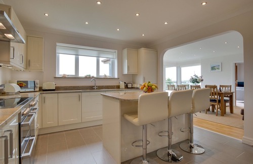 Caergeiliog House | Ger y Bont - Four Bedroom House, Sleeps 8
