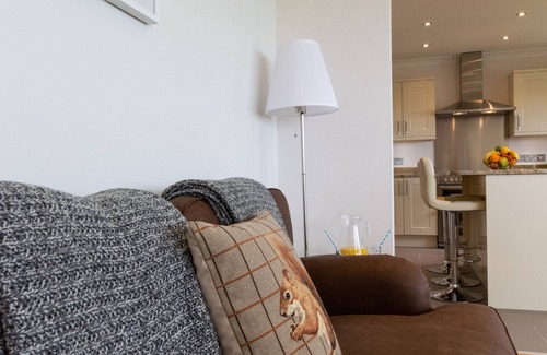 Caergeiliog House | Ger y Bont - Four Bedroom House, Sleeps 8