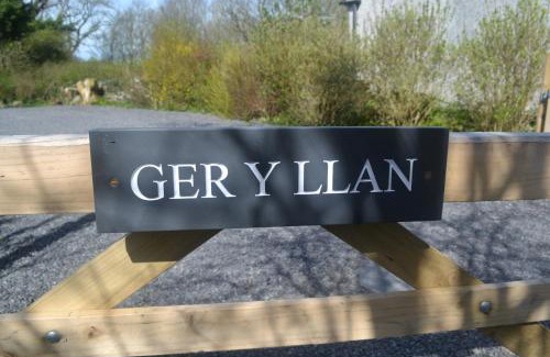 Bodffordd House | Ger Y Llan