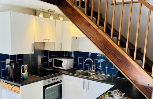 Whitland Cottage | Ger y Nant: A Tranquil Hot Tub Retreat