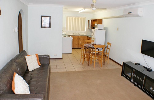 Beresford Apartment | Geraldton Holiday Unit With WIFI and free Internet Movies