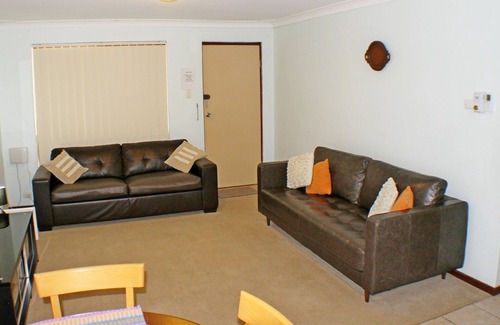 Beresford Apartment | Geraldton Holiday Unit With WIFI and free Internet Movies