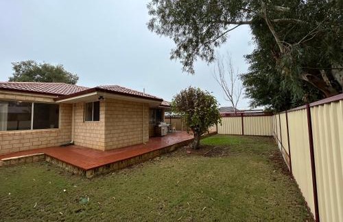 Wonthella House | Geraldton Luxury Vacation Home with free Streaming