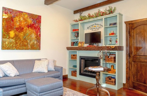Muenster Bed & Breakfast | German Escape| Balcony+ Patio in Downtown Muenster