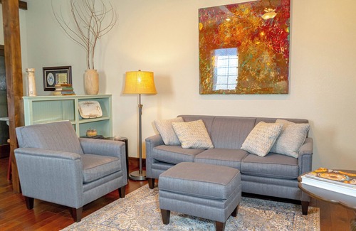 Muenster Bed & Breakfast | German Escape| Balcony+ Patio in Downtown Muenster